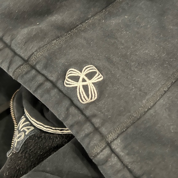 TNA Zipup - Picture 2 of 2